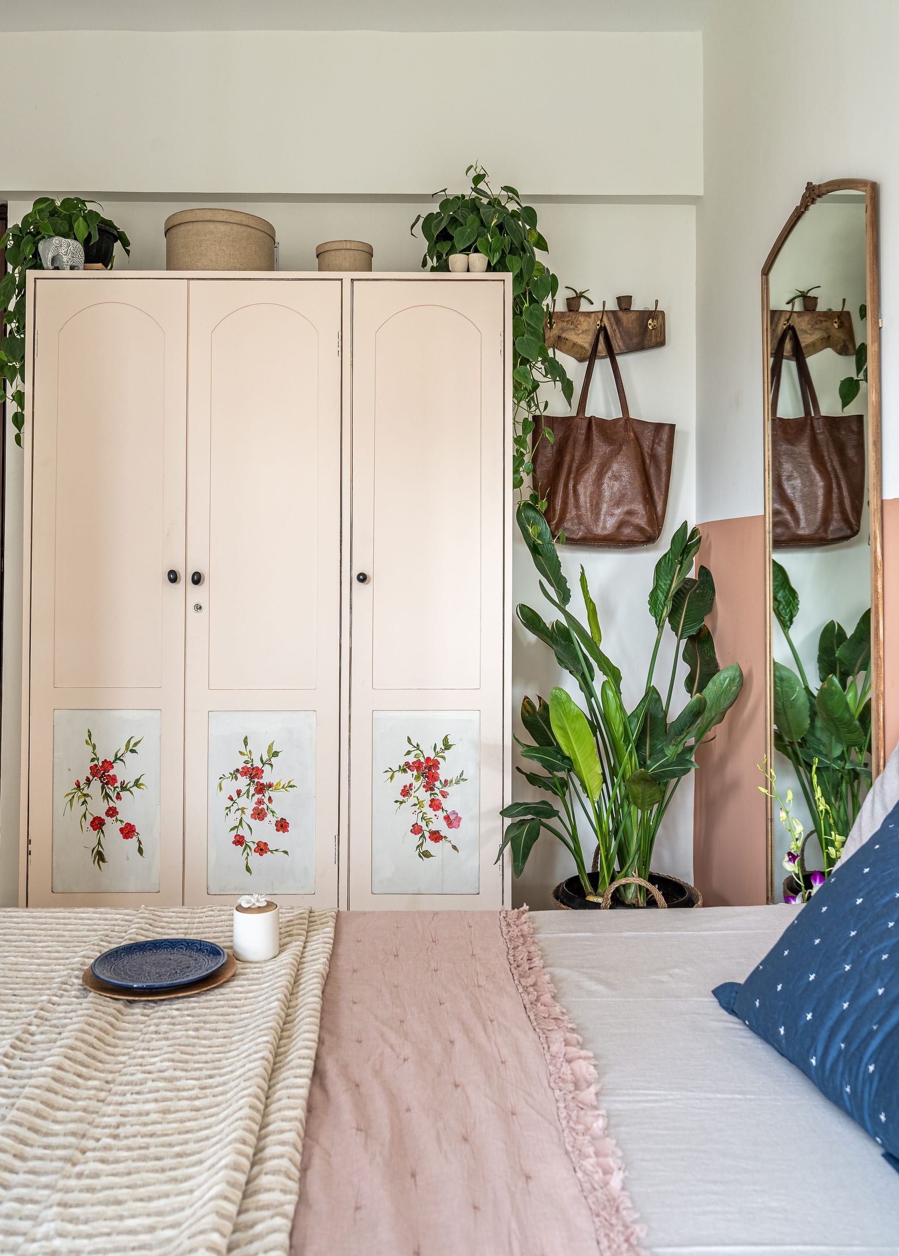 Wardrobe detail — Aalya, Mulund